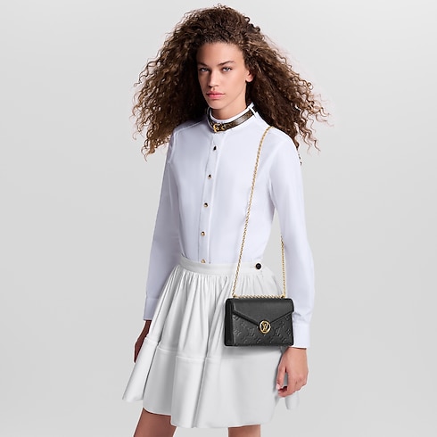 Wallet On Chain Rosy Monogram Empreinte 皮革 in 女士's 錢包及小型皮件 鏈條包及迷你包款 collections by Louis Vuitton (產品縮放)